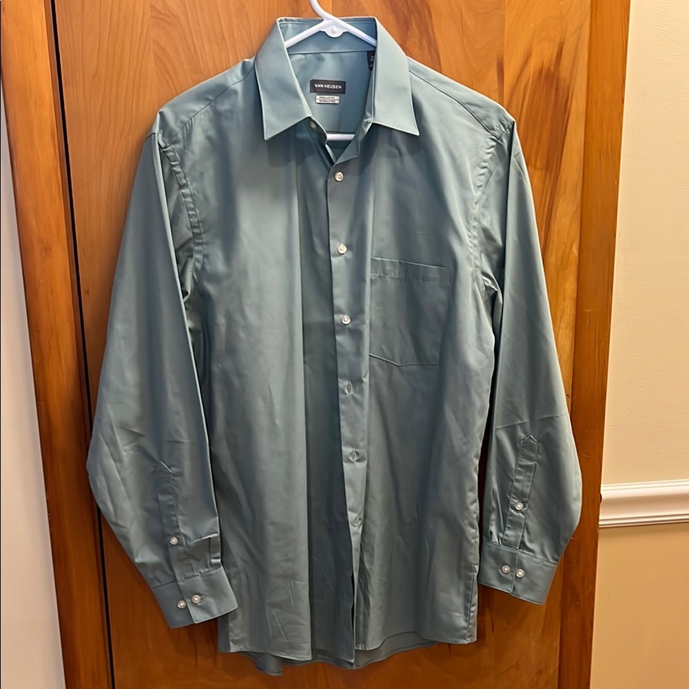 Van Heusen men’s dusty turquoise, button-down shirt, regular fit, size medium